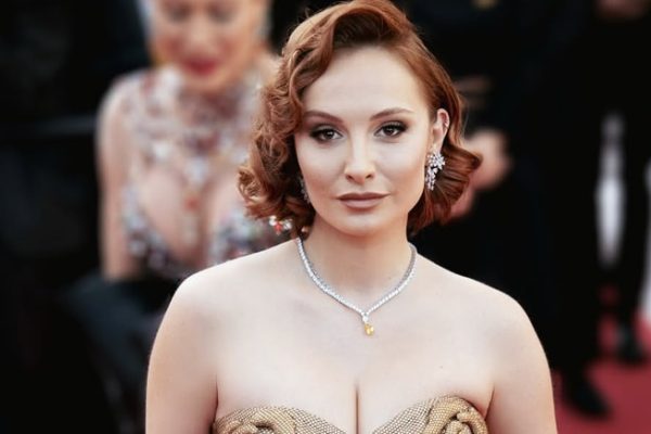 TRT Dizisinden Ayrılan Başak Gümülcinelioğlu’ndan Cannes’da Sürpriz Duyuru